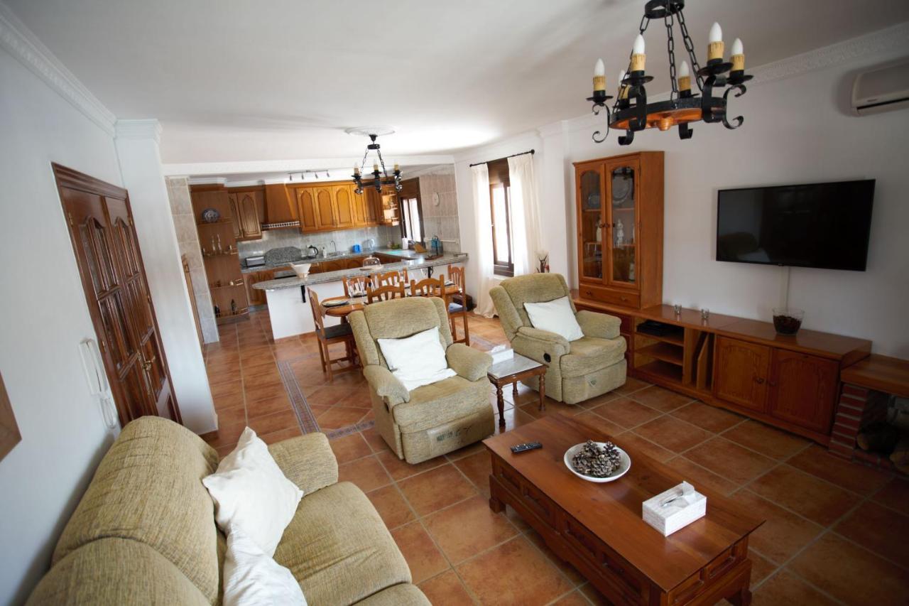 Casa De Las Montanas Villanueva del Trabuco Exteriör bild
